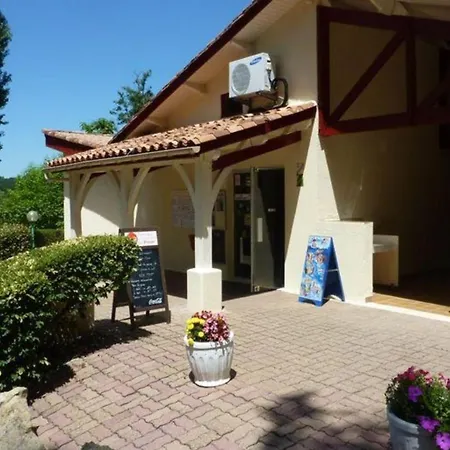 Confortable, Animaux Ok - 8 Pers. - Api-1-52-2910 Camping *